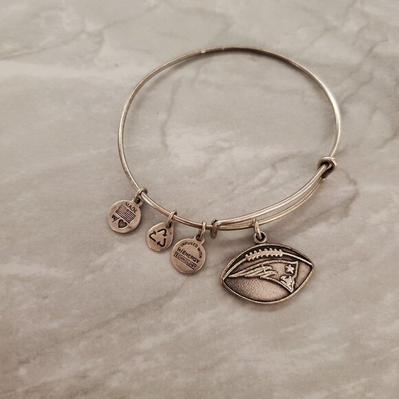 🏈 Alex and Ani New England Patriots Football NFL Expandable Bracelet 2014 🏈 - Picture 1 of 3